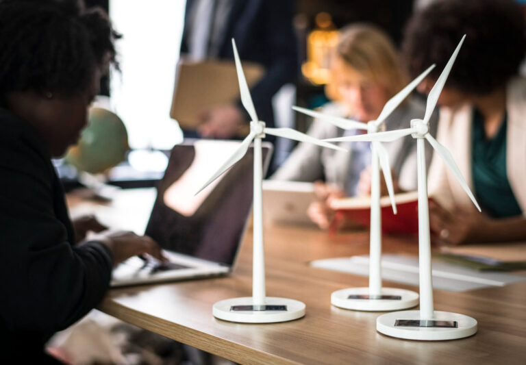 ¿Cómo implemento la ISO 14001:2015 en mi empresa?