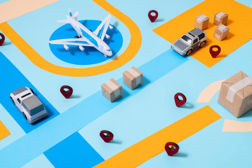 Representación de la cadena de suministro con miniaturas | Imagen desde freepik, por freepik
