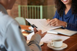 Prácticas recomendadas para verificar el uso de contratos laborales